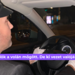 Férfi vezet autót autopilóta üzemmódban, miközben elméje máshol jár - mindfulness gyakorlat segíthet